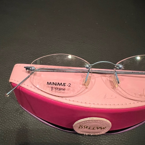 MÍNIMA RIMLESS CUSTOM TITANIUM EYEWEAR.